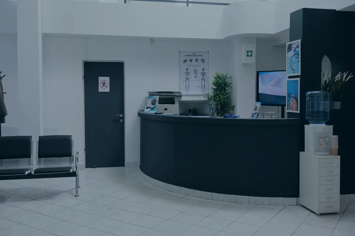 Recepção de consultório médico sem atendimento em andamento